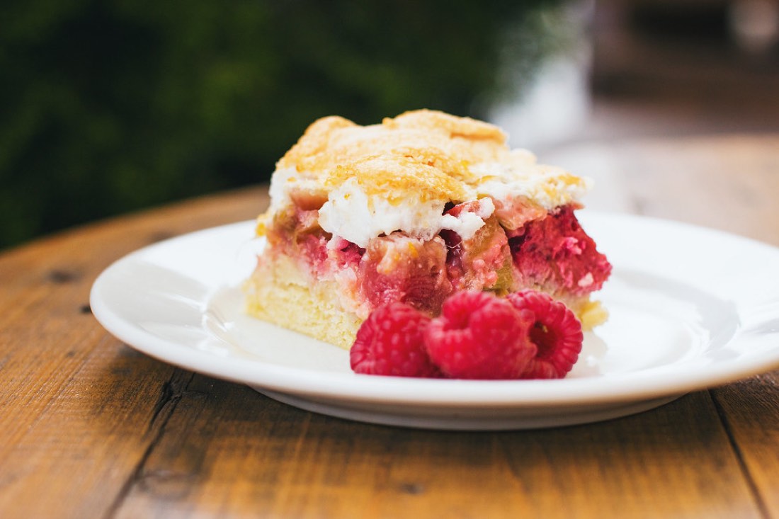 Dolce con frutti di bosco