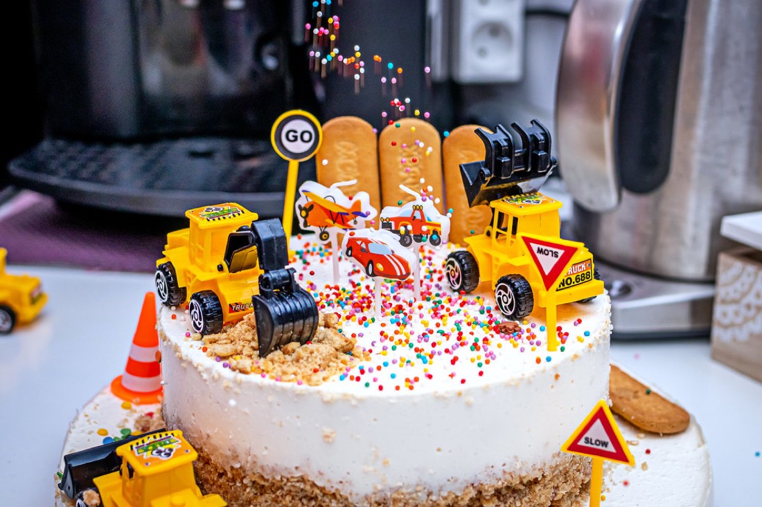 Torta su misura decorata a tema